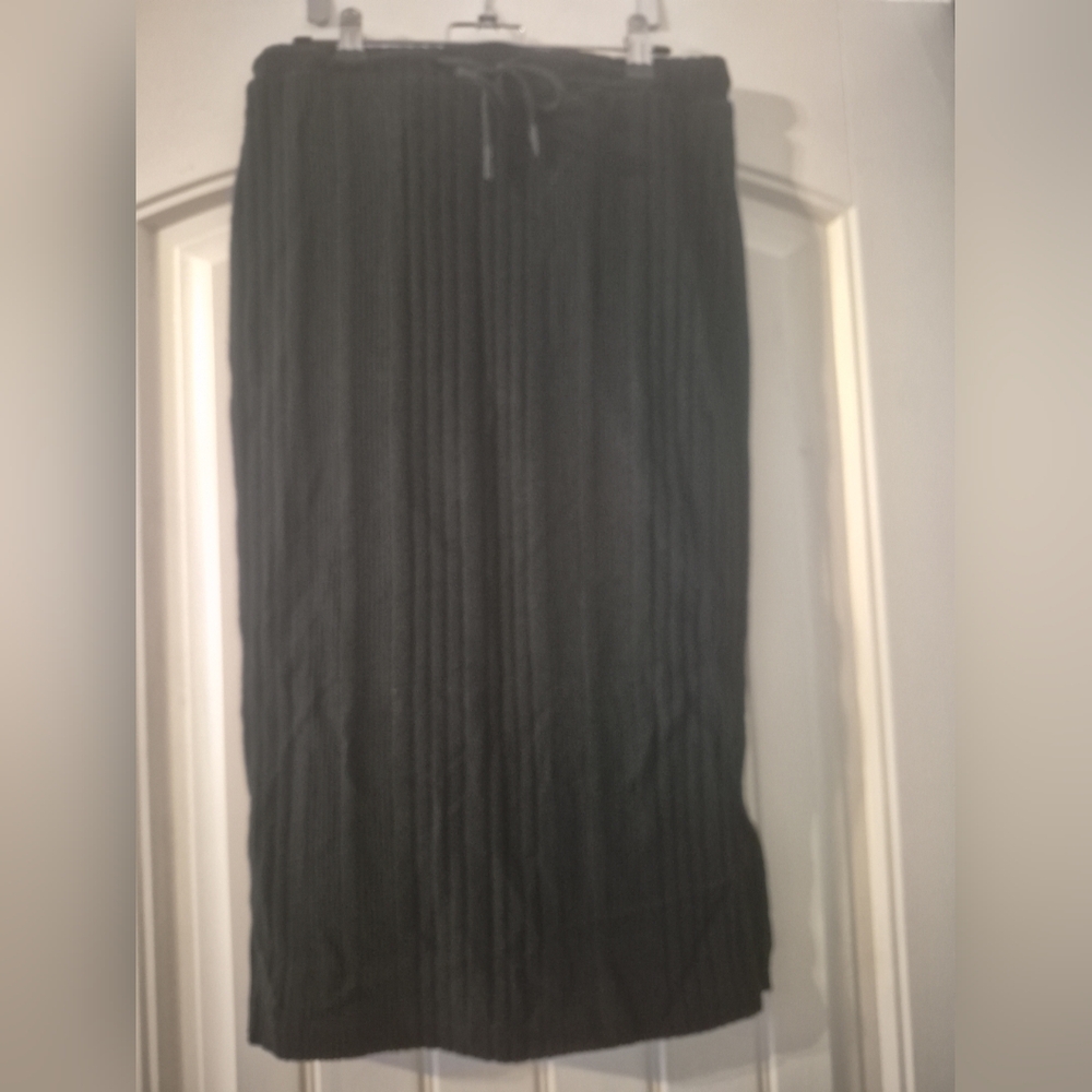 Chic Black Midi Skirt